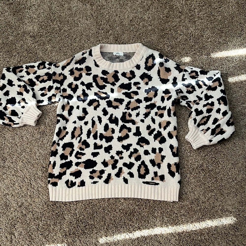 Leopard bubble sleeve sweater- medium